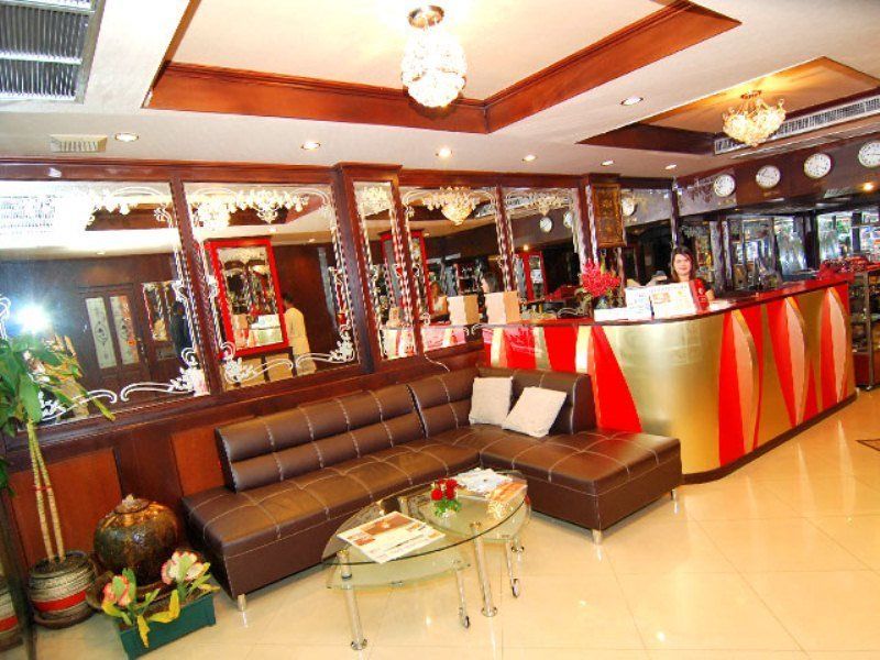 Lucky Palace Hotel Bangkok Exterior photo